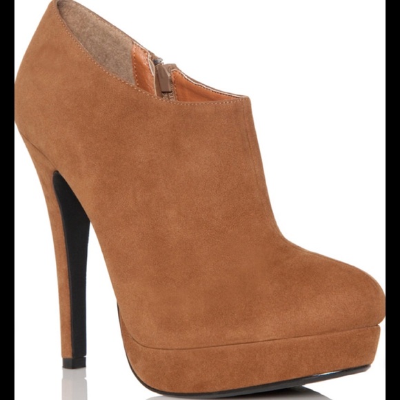 JustFab Shoes - JustFab Tan Ankle Bootie Sz 9